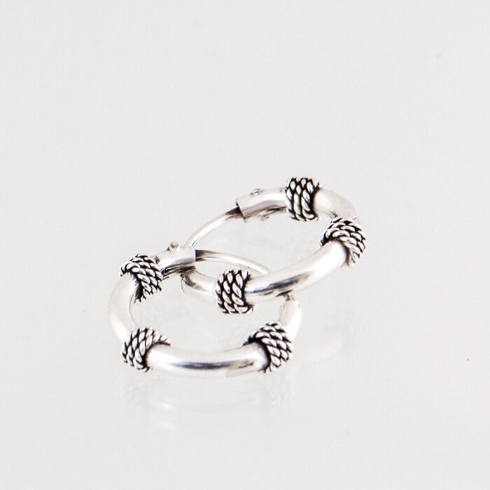Stoere zilveren oorringetjes 2