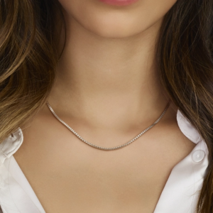 Zilveren ketting venetiaans bol 2,1 mm - gedragen door vrouw