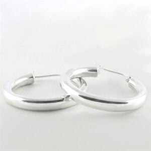 Zilveren-oorringen-4-mm-met-klipsluiting--1.JPG
