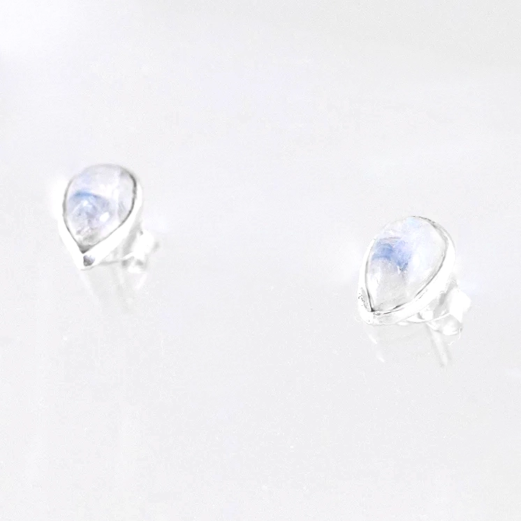Zilveren oorknoppen maansteen druppelvorm
