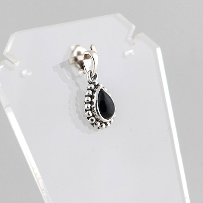 Zwarte onyx hangertje bewerkt 2