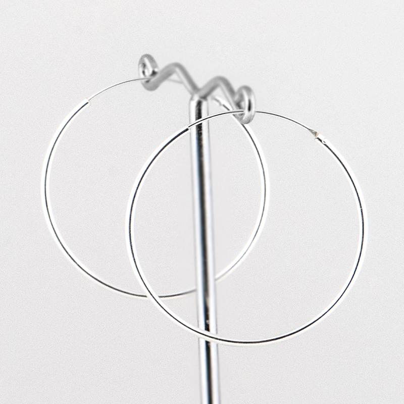 Zilveren oorringen rond 1mm 1