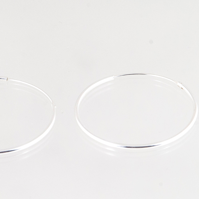 Zilveren oorringen rond 1mm 5