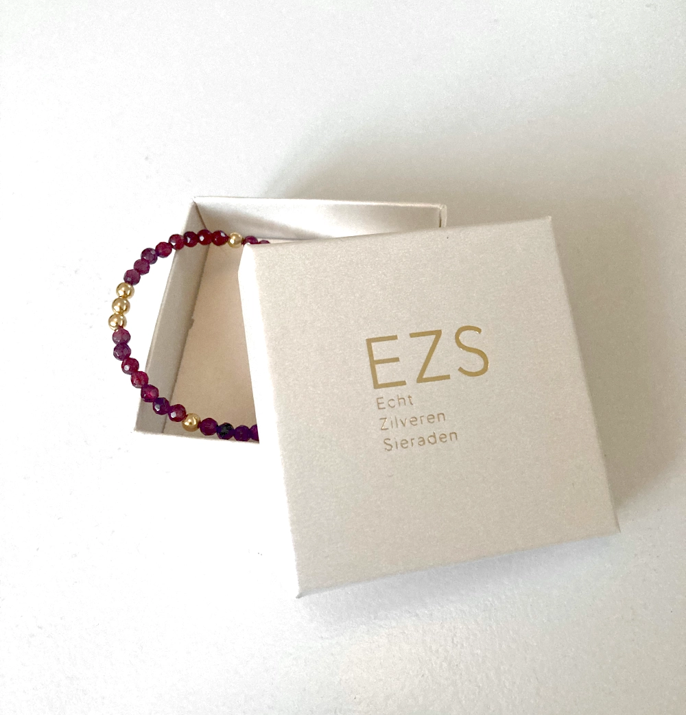 Granaat armbandje verguld in cadeaudoosje