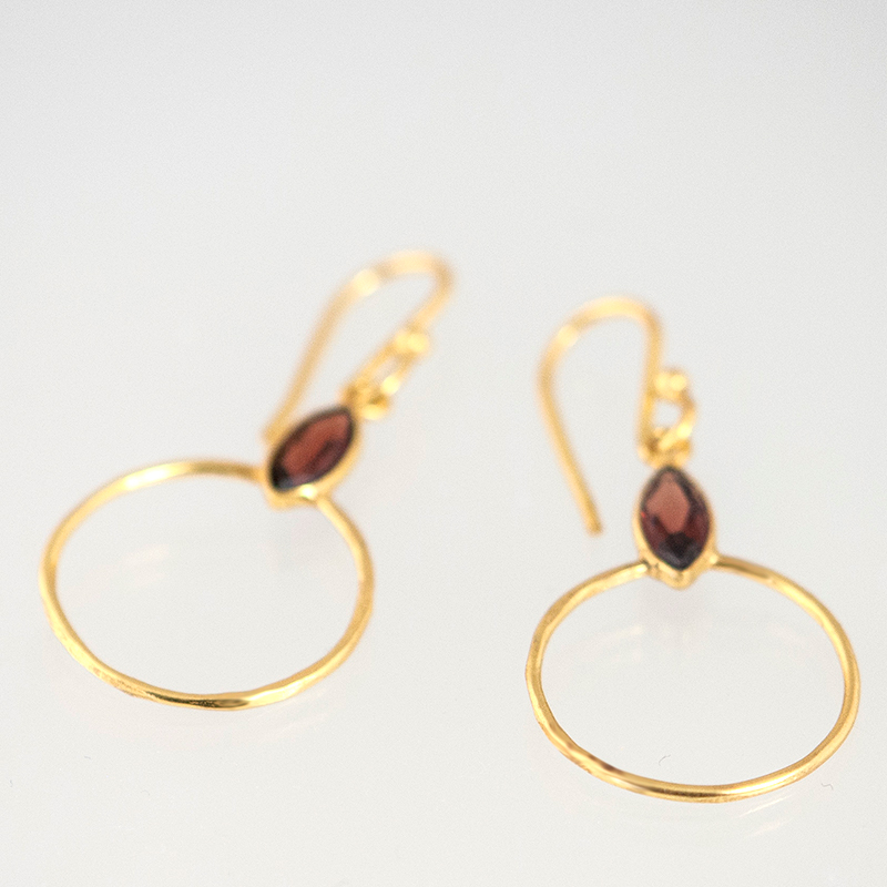 Oorbellen granaat rond goud 3