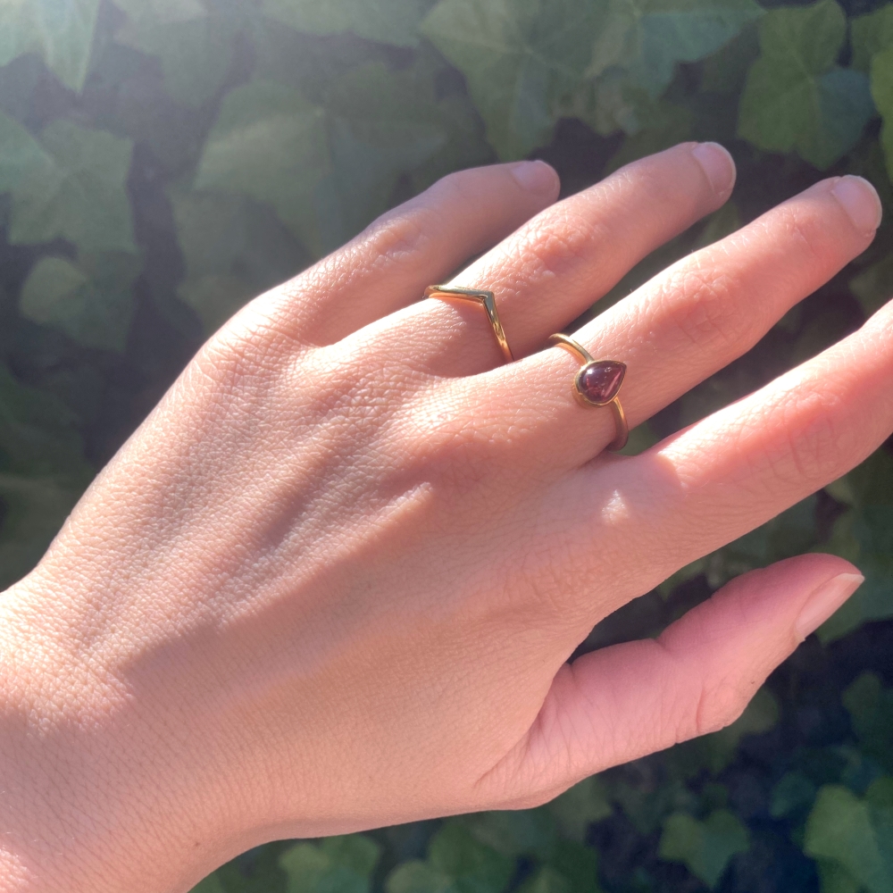 Gold plated ringen granaat