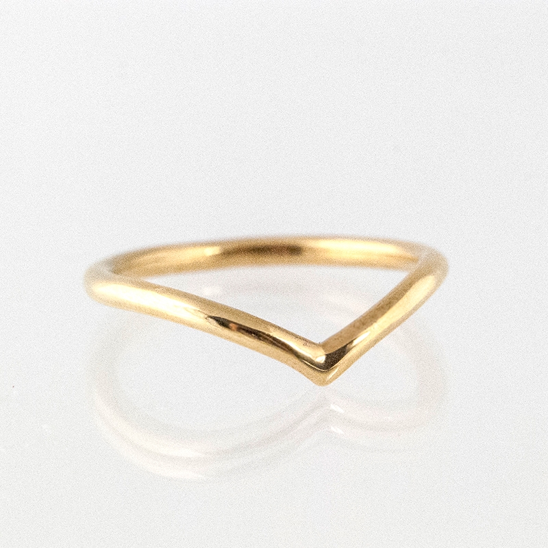 Gouden ring glad met punt 1