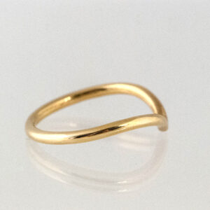 Gouden ring glad met punt 2