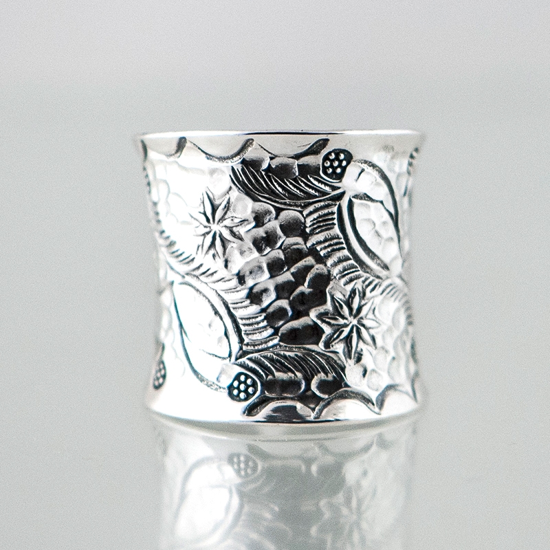 Brede zilveren ring bewerkt 1