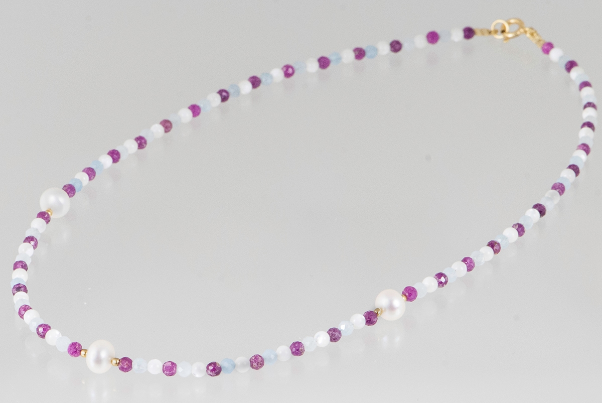 Multi colour ketting met goud 2