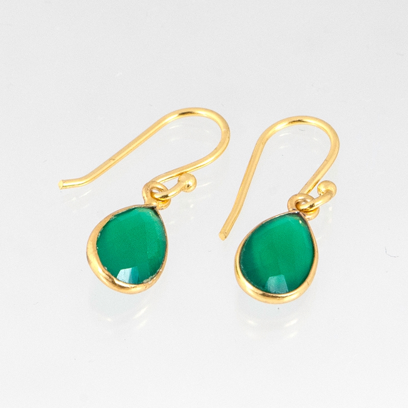 Kleine oorbellen groen onyx facetgeslepen goud 2