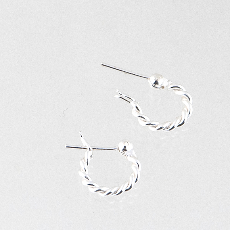 Mini oorringetjes zilver met kliksluiting 2