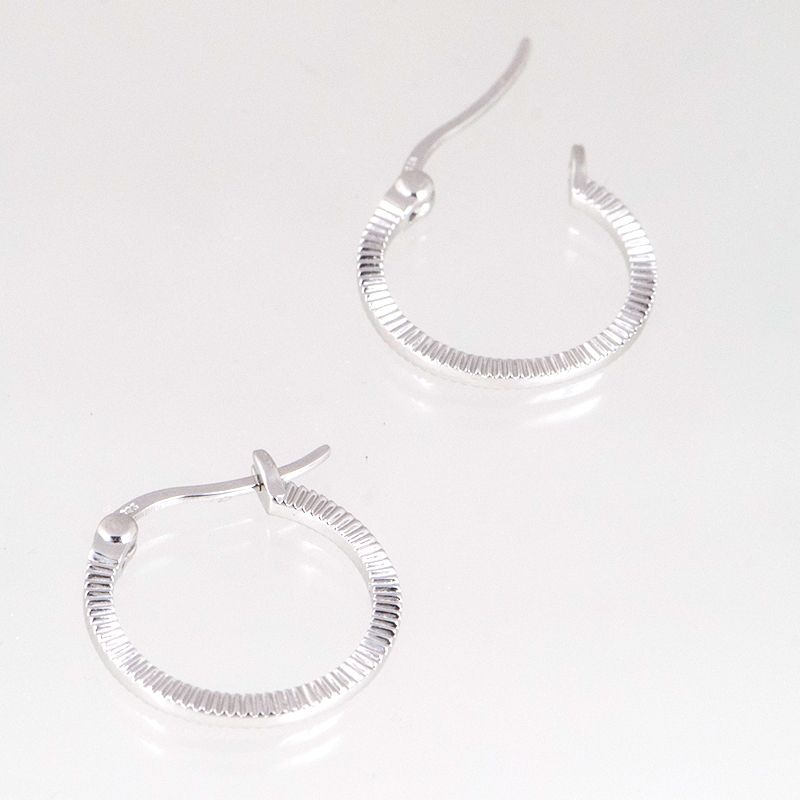 oorringen zilver modern gestreept 2