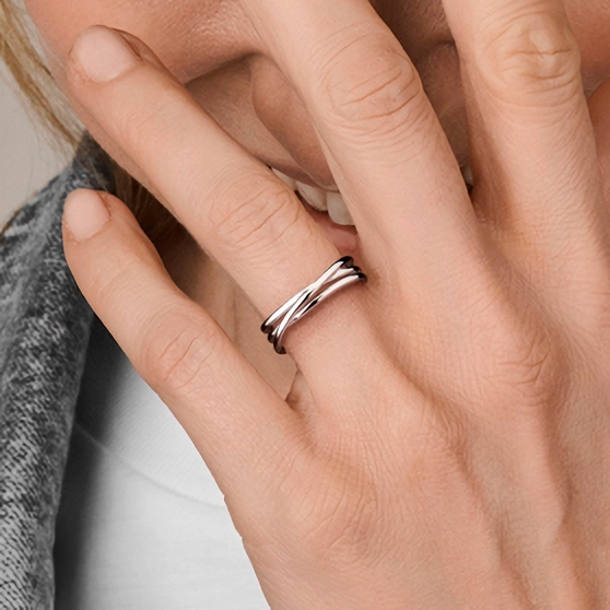 Gerhodineerde zilveren ring – 5,5 mm gedragen op hand