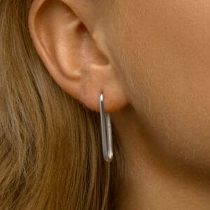 Gerhodineerd zilveren klapoorringen paperclip - in het oor