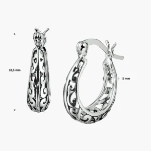 Zilveren geoxideerde filigrain oorringen uit Bali – 18,5 x 5 mm (afmetingen)