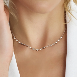Gerhodineerd zilveren hartjes ketting 925 - gedragen aan hals
