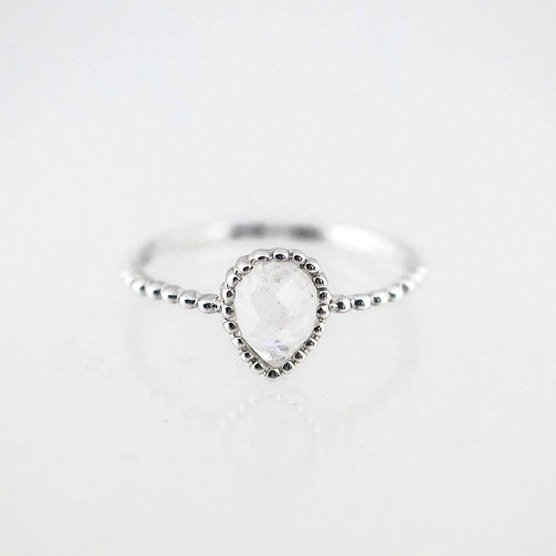 Zilveren maansteen ring met bolletjes - 925 zilver