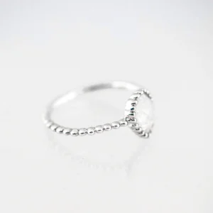 Zilveren maansteen ring met bolletjes - 925 zilver - detail