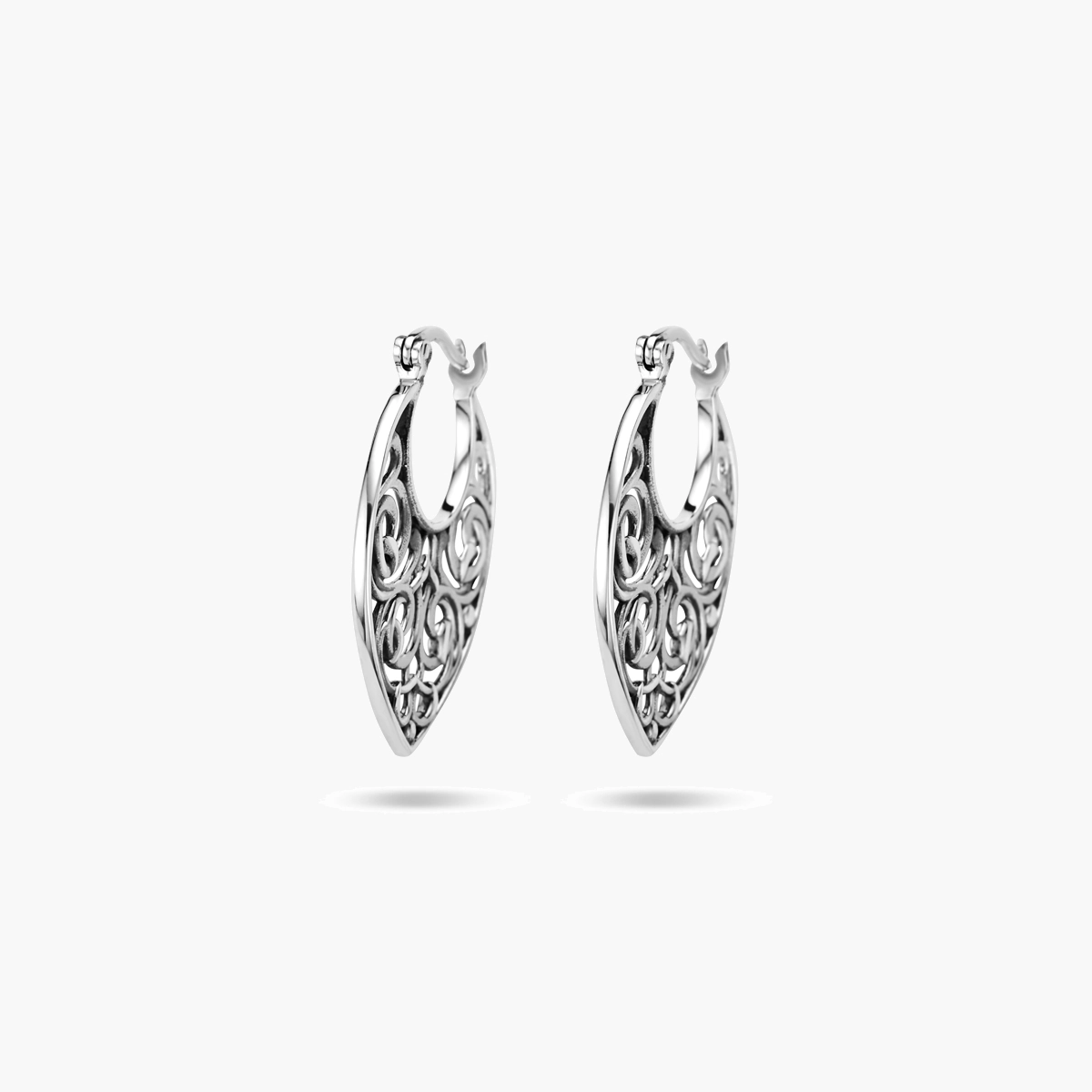 Platte opengewerkte Bali design oorringen met hefboomsluiting - gerhodineerd 925 zilver - voorkant