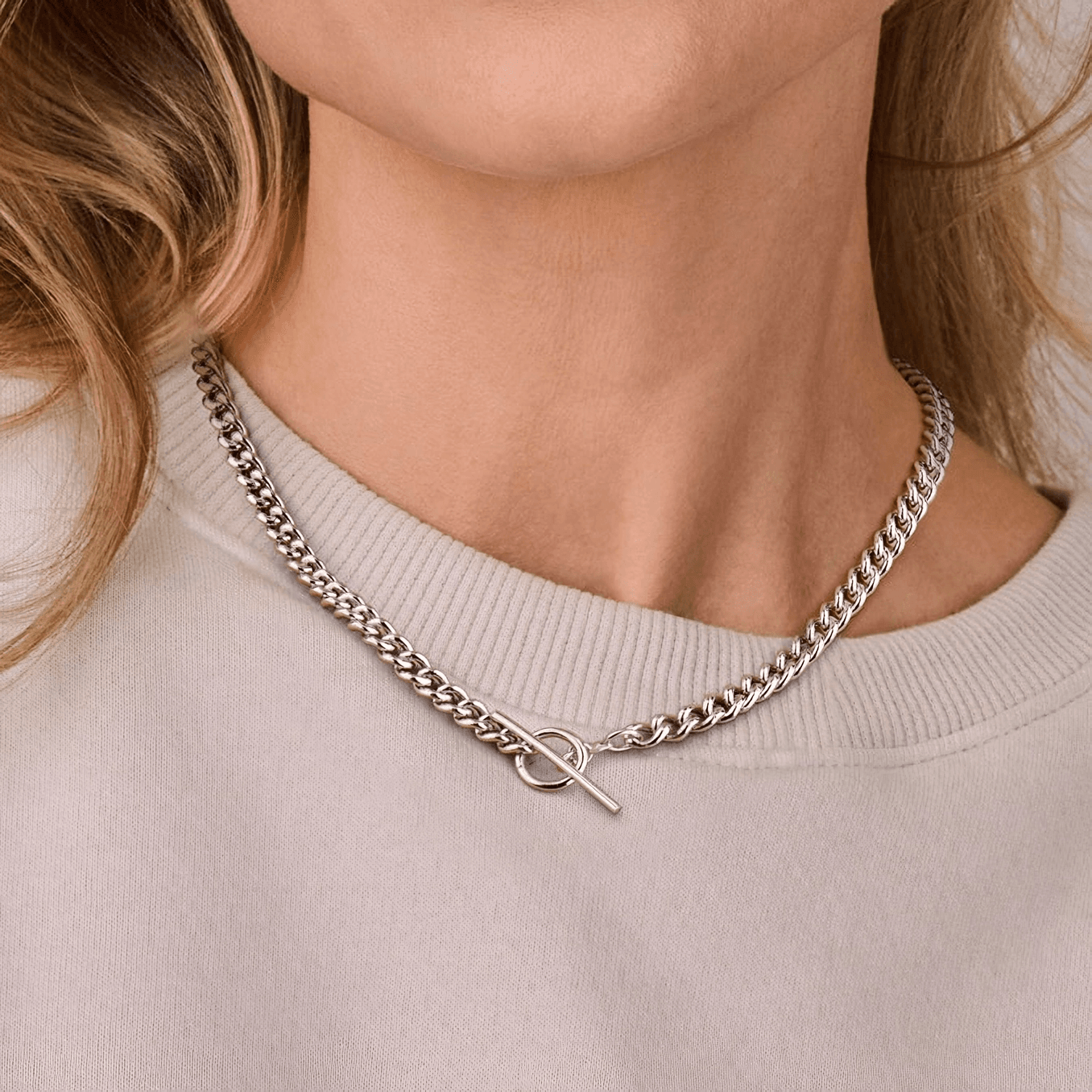 Gerhodineerd zilveren gourmet ketting met kapittel slot - gedragen