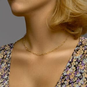 Paperclip ketting verguld zilver gedraaid - gedragen