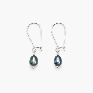 Zilveren oorhangers met donkere parel - 925 zilver