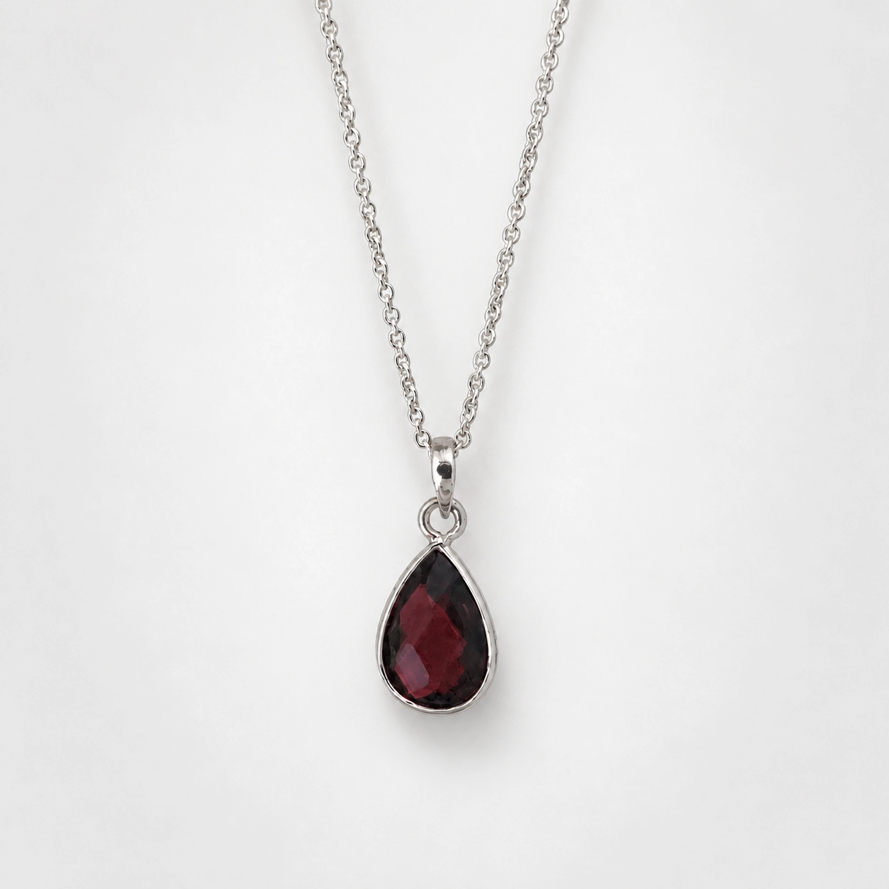 Granaat hangertje - 925 zilver - aan ketting